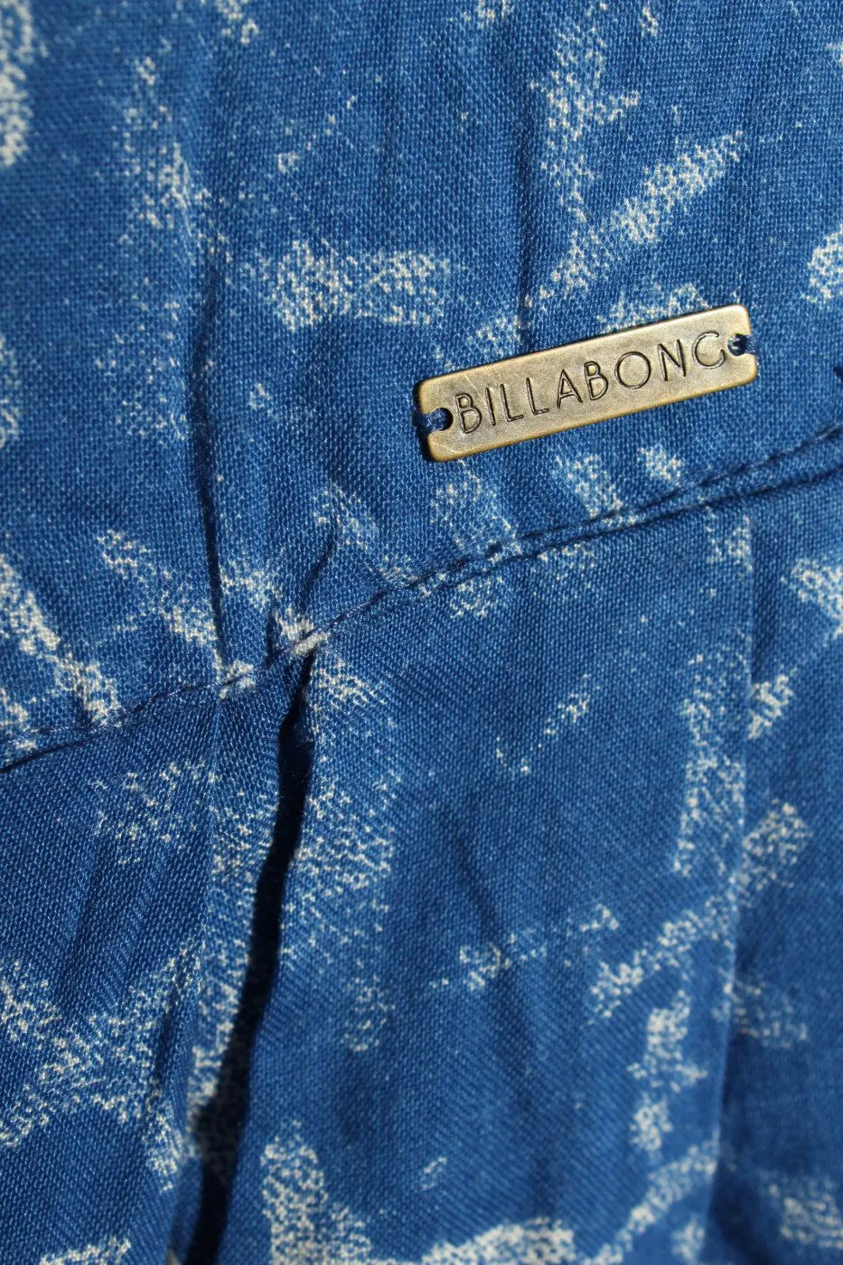 Billabong Stoffhose blau-weiß Allover-Druck Casual-Look