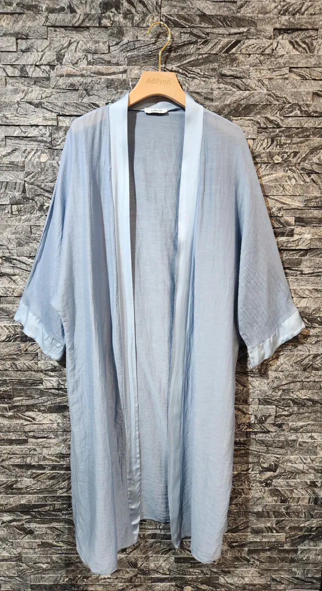 Mittellanger Kimono mit Seide, lange Ärmel