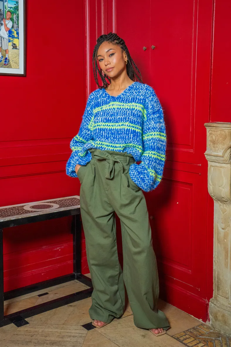 Zora gestreifter Pullover, locker gestrickt, lange Ärmel, V-Ausschnitt